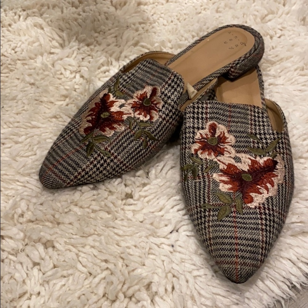Plaid Embroidered Pointed Toe Slide Flats